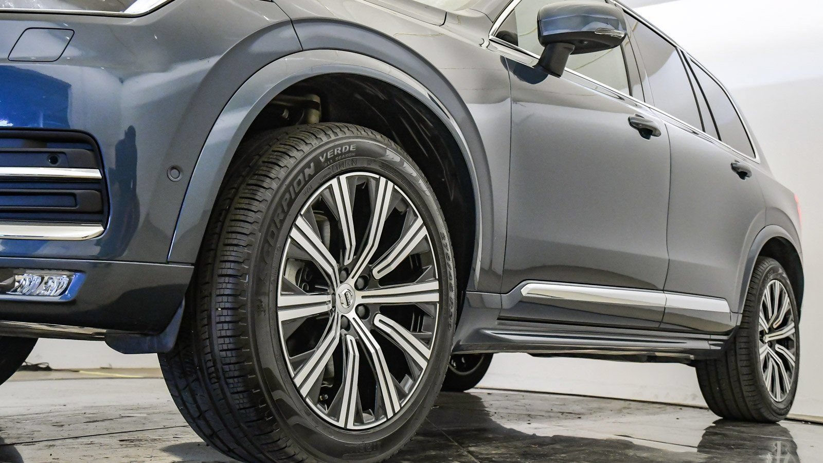 Used 2025 Volvo XC90 B6 Ultra AWD/4WD image 9