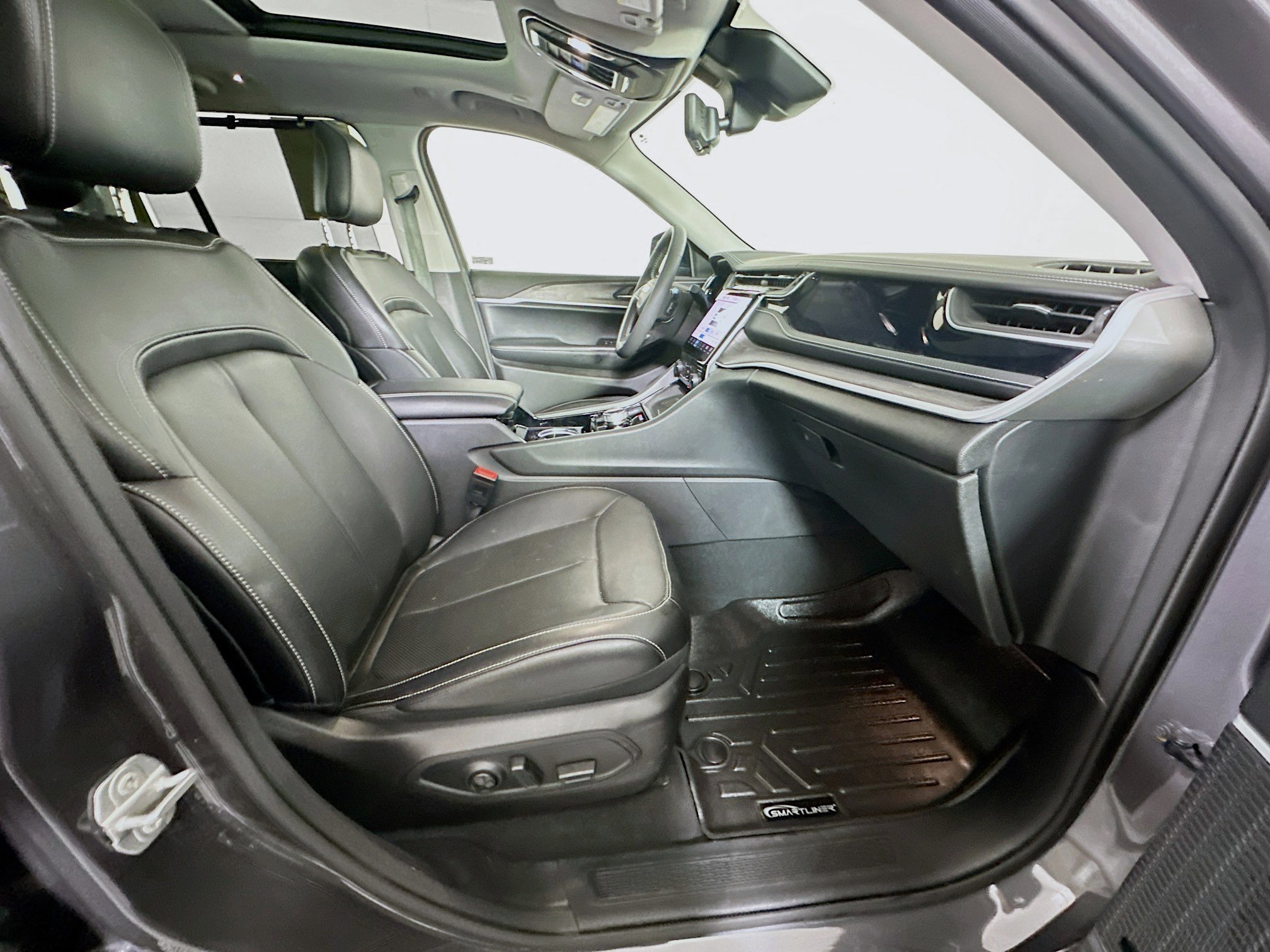 Used 2022 Jeep Grand Cherokee Limited 4xe w/ Luxury Tech Group II image 32