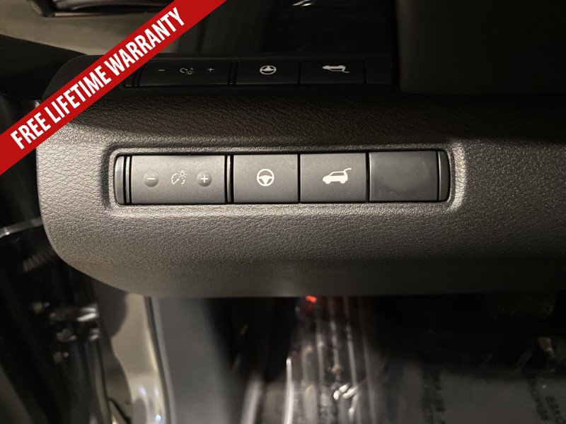 Used 2025 Nissan Pathfinder SV FWD image 34