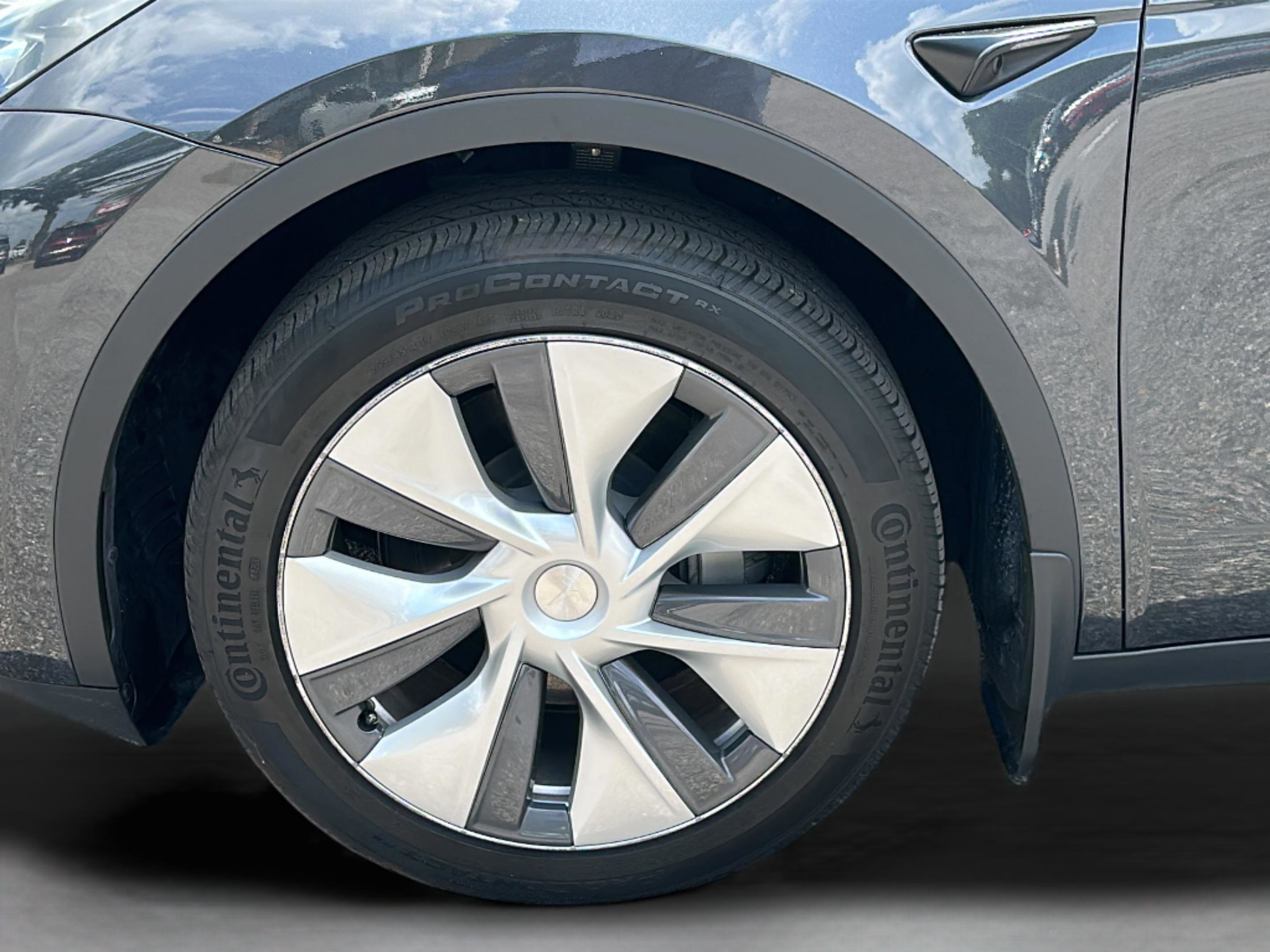 Used 2024 Tesla Model Y Long Range AWD/4WD image 10