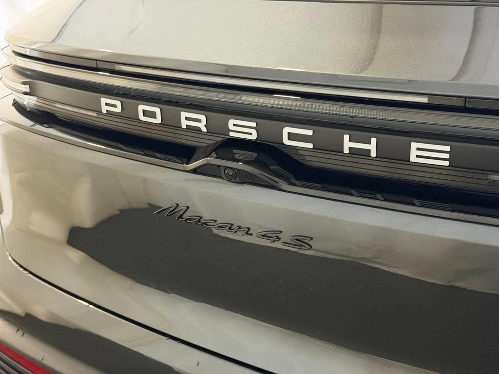 Certified 2025 Porsche Macan 4S Electric AWD/4WD image 23
