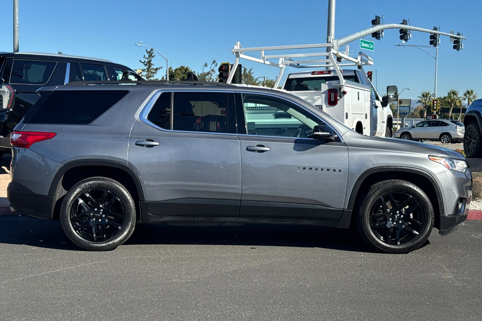 Used 2020 Chevrolet Traverse LT w/ LPO, Blackout Package image 4