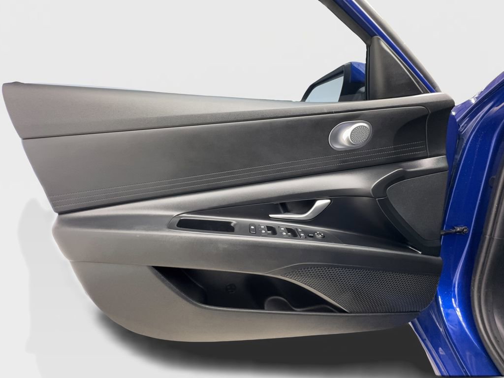 Used 2021 Hyundai Elantra SE FWD image 20