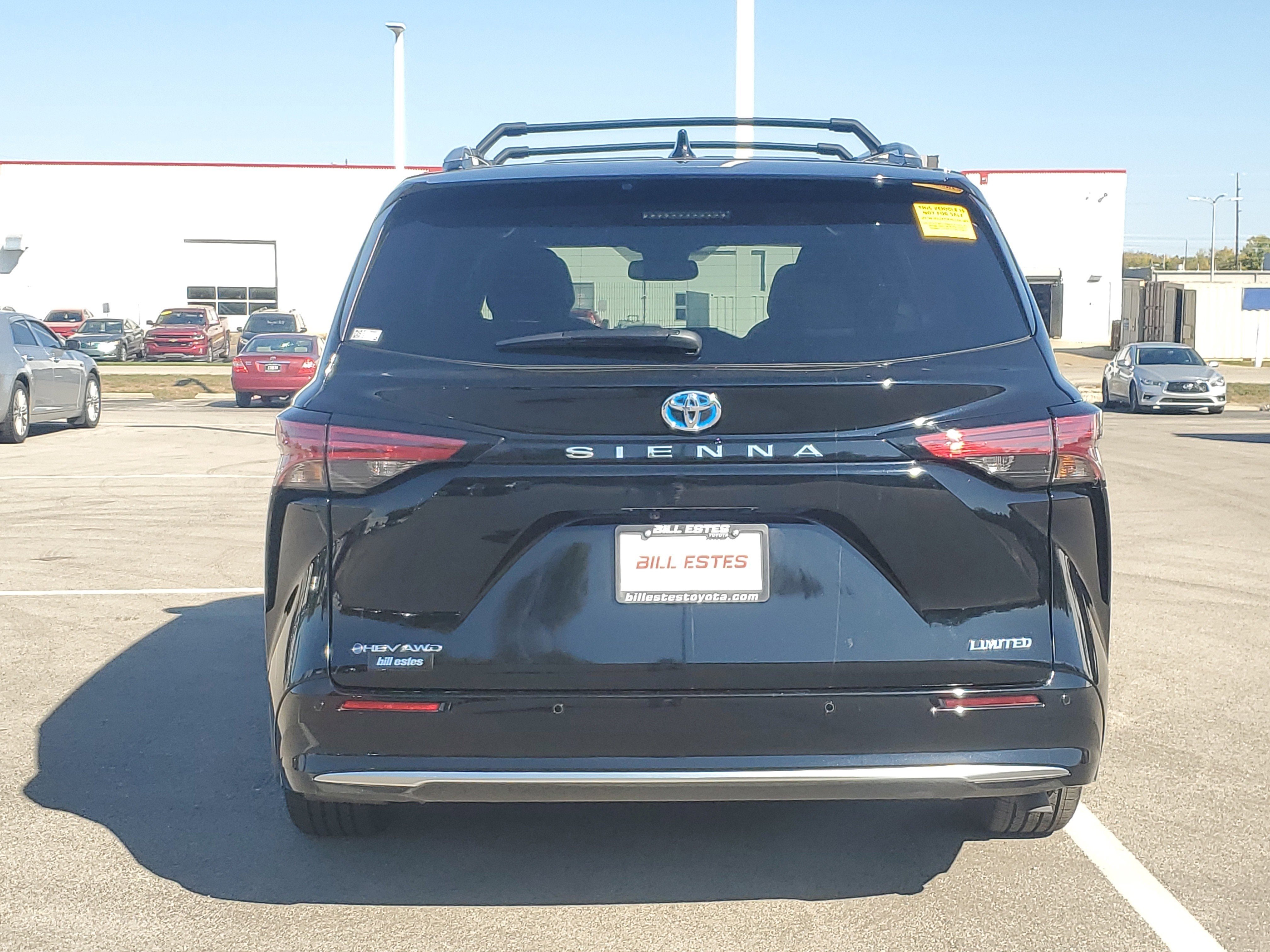 Used 2025 Toyota Sienna Limited image 5