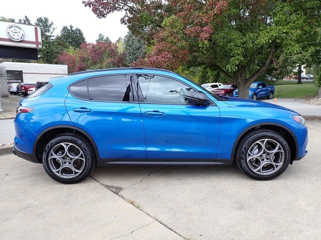 New 2025 Alfa Romeo Stelvio Sprint image 8