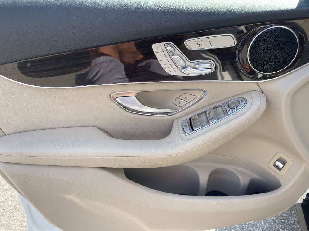 Used 2020 Mercedes-Benz GLC 300 image 29