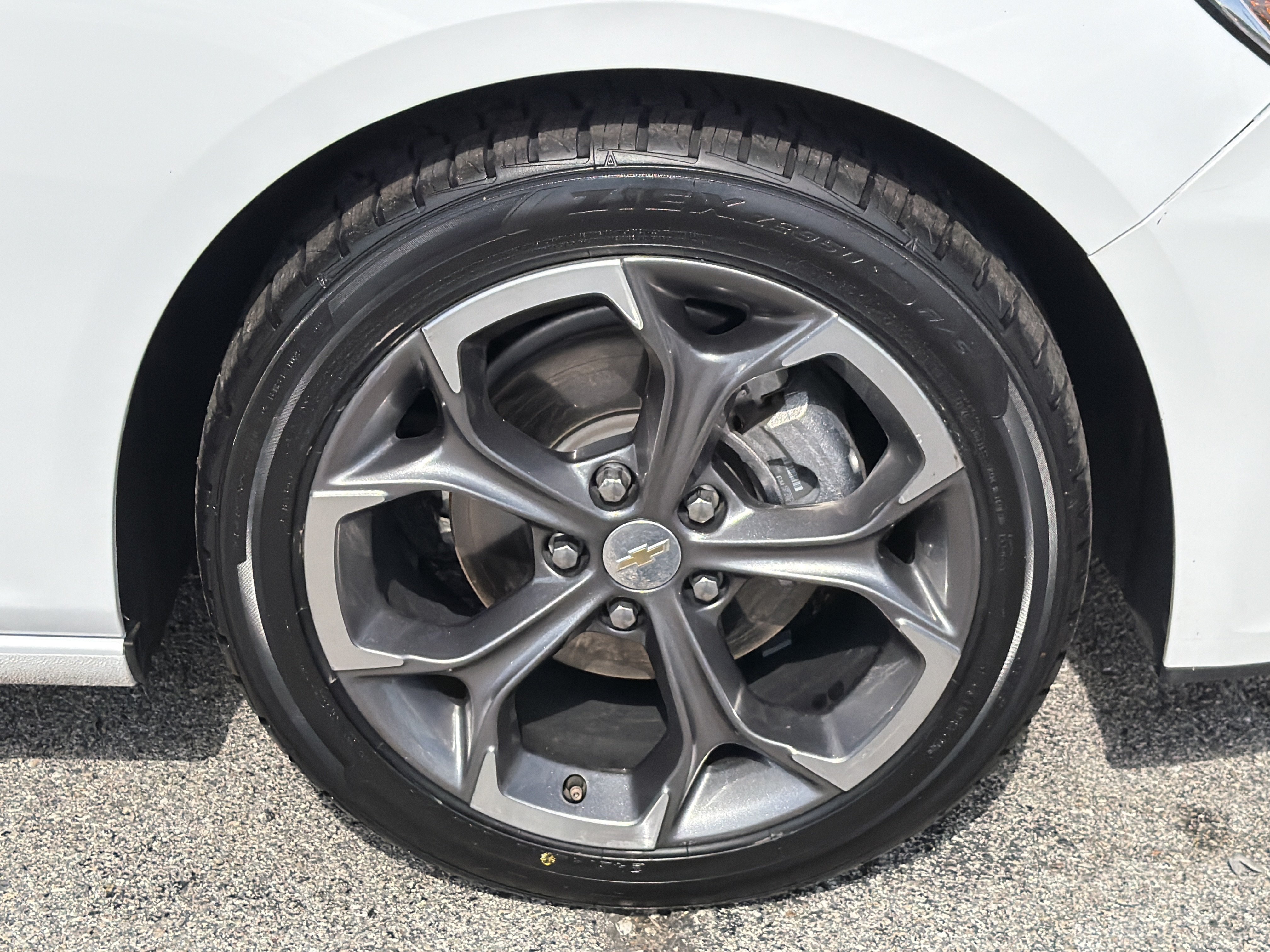 Used 2024 Chevrolet Malibu LT FWD image 9