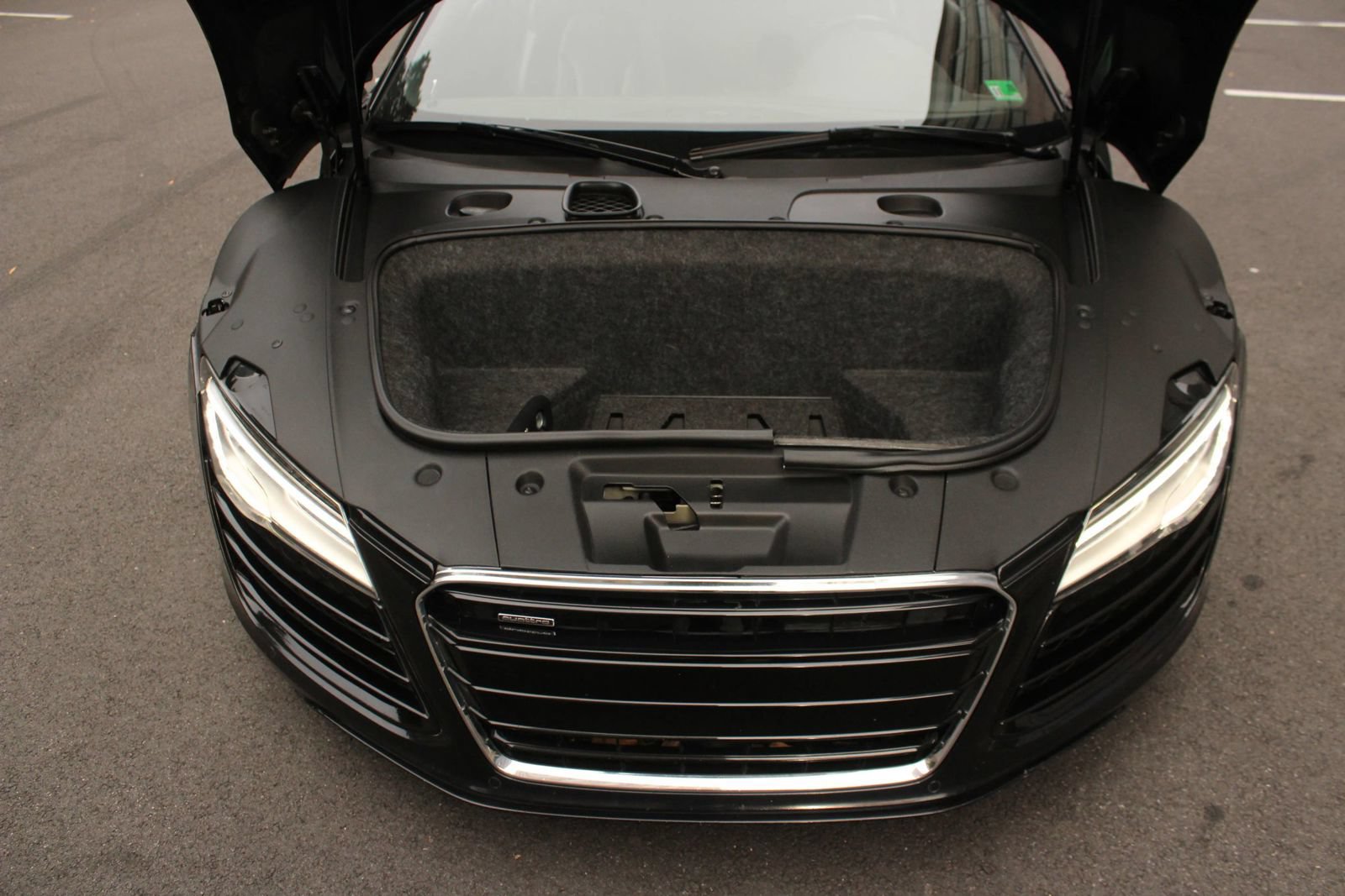 Used 2014 Audi R8 V8 w/ Enhanced Leather Package AWD/4WD image 39