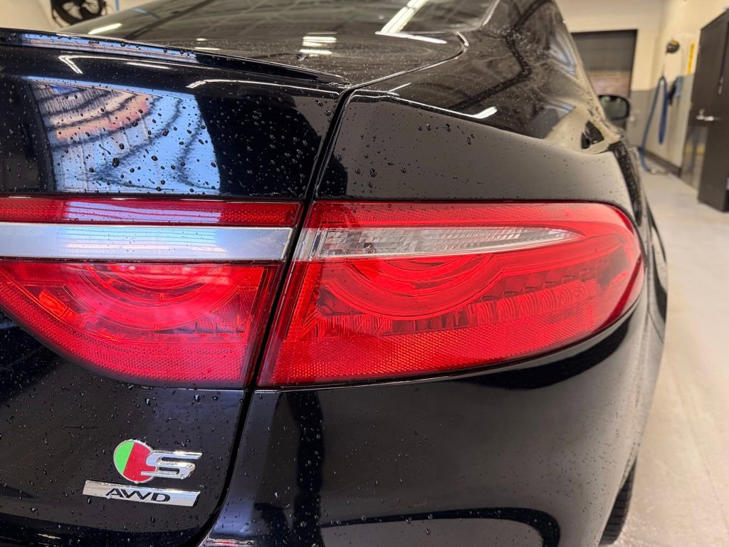 Used 2016 Jaguar XF S image 5