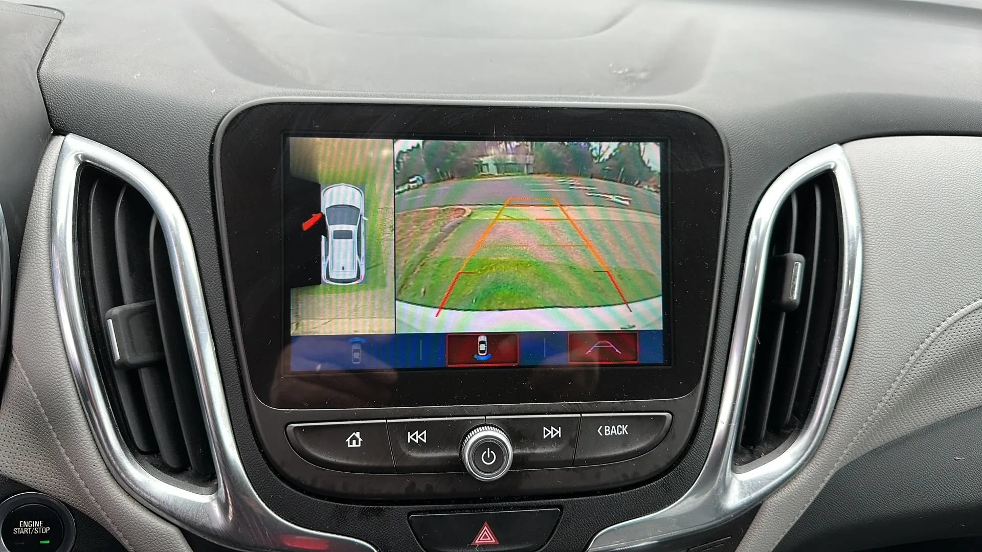 Used 2018 Chevrolet Equinox Premier FWD image 36