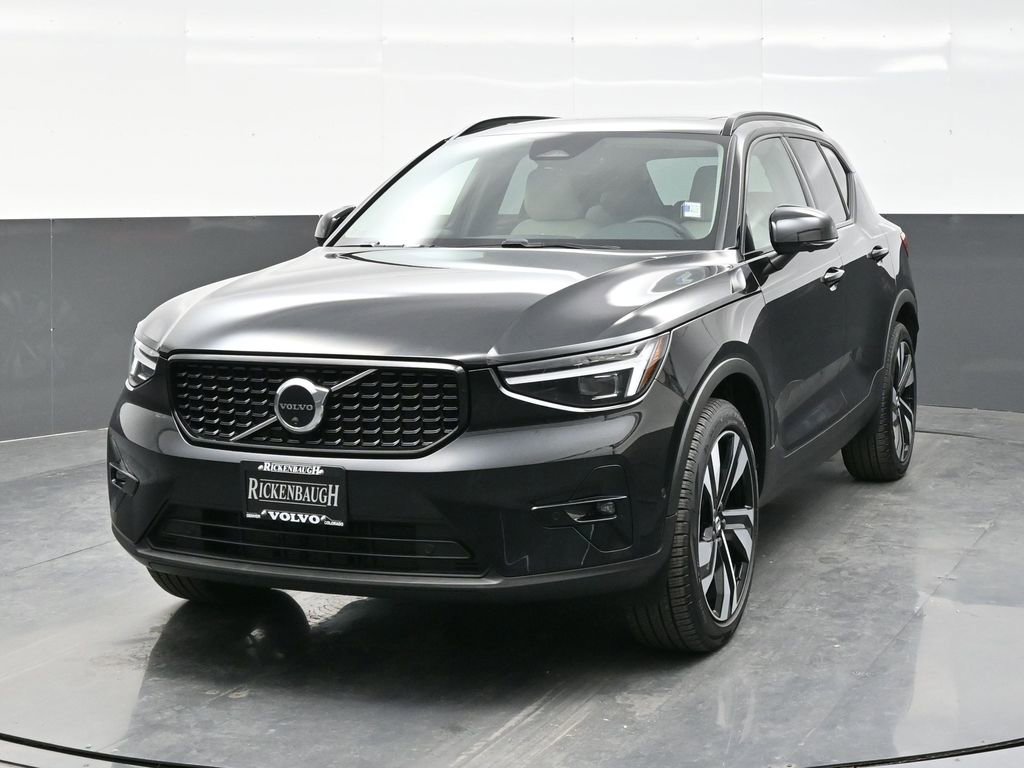 Used 2025 Volvo XC40 B5 Ultra image 2