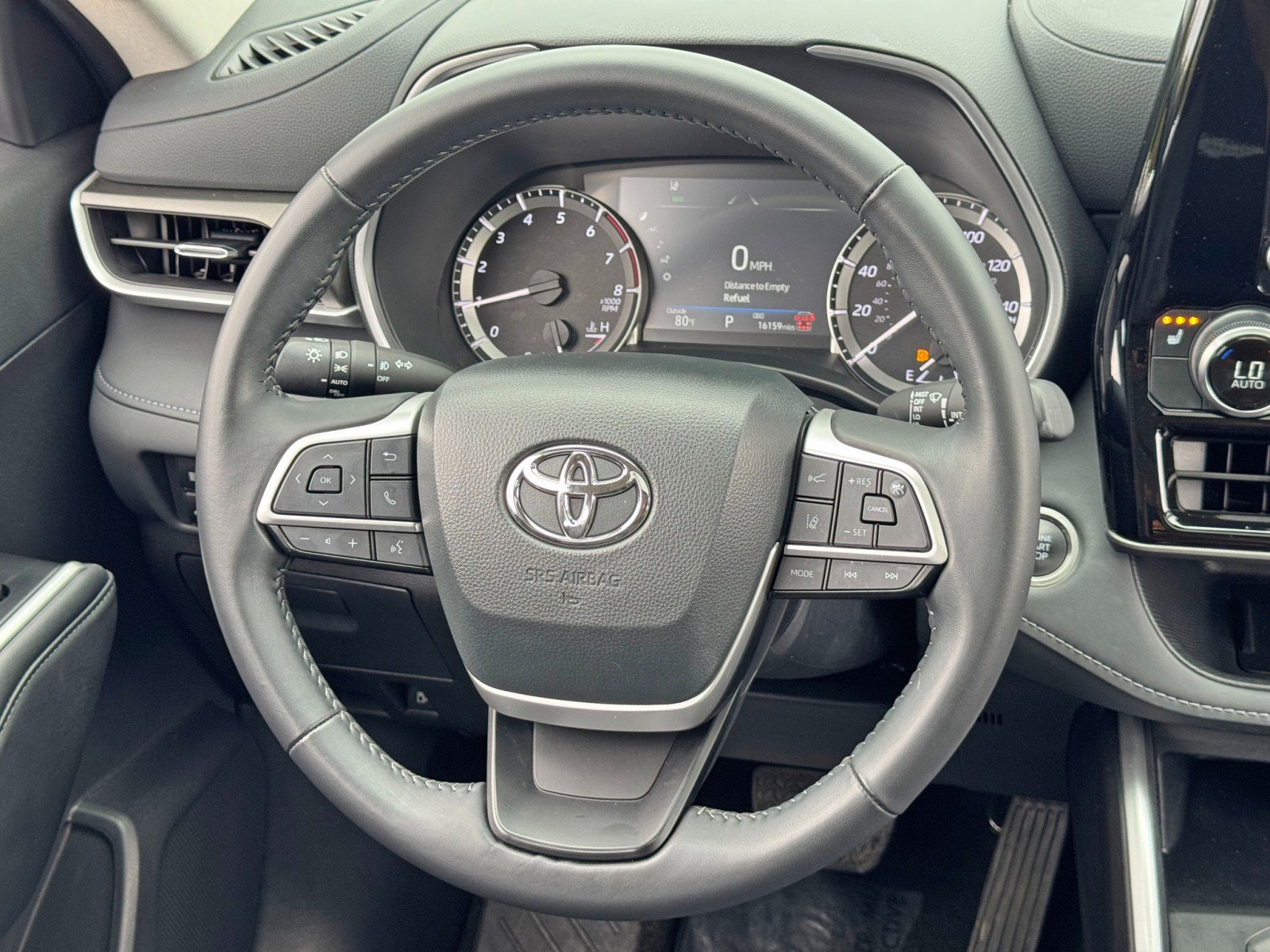 Used 2024 Toyota Highlander XLE image 18