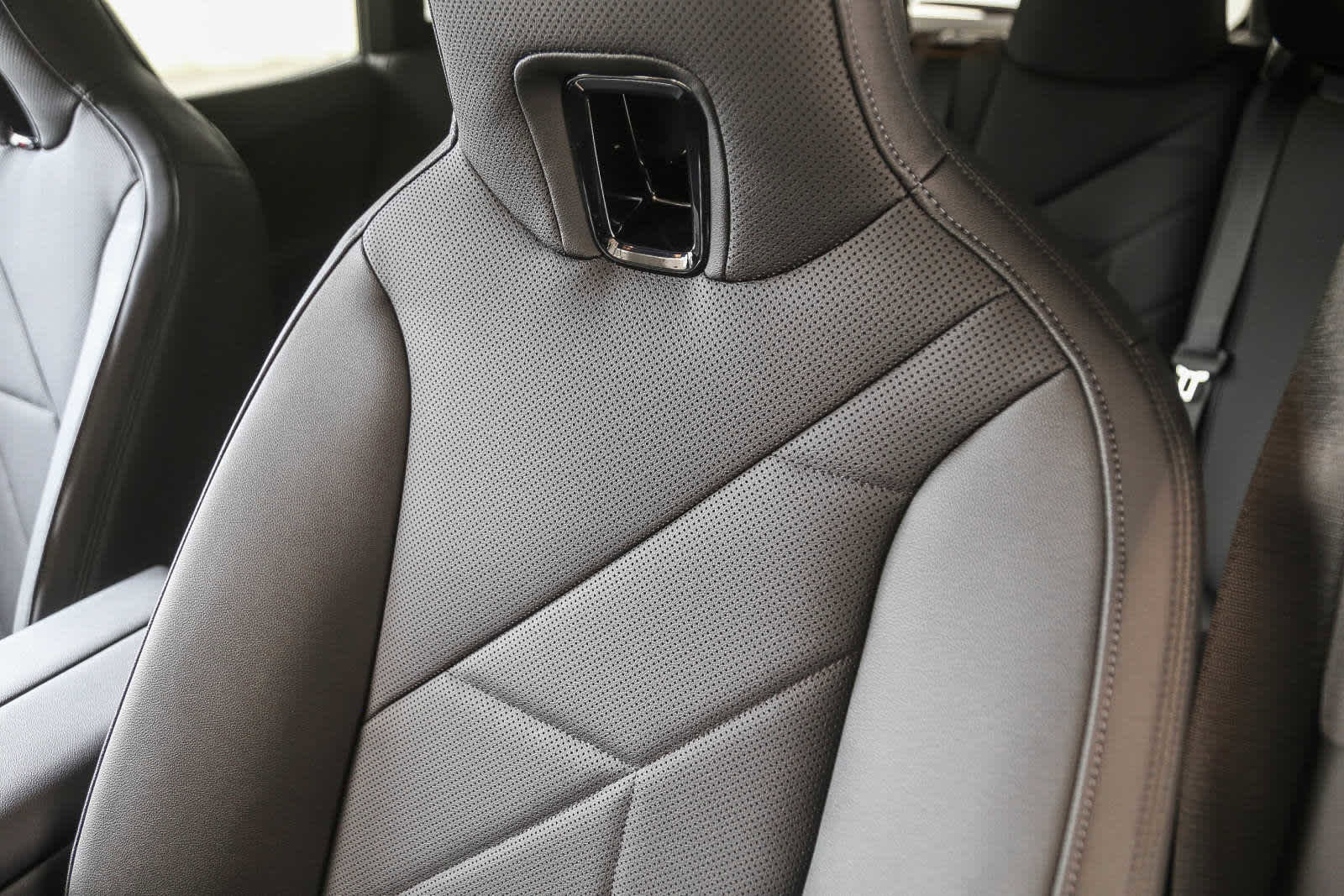 Used 2025 BMW iX xDrive50 image 24