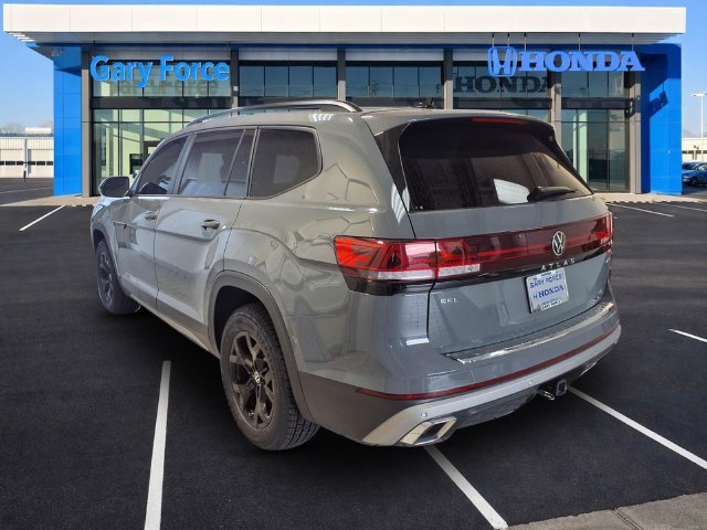 Used 2024 Volkswagen Atlas Peak Edition SEL AWD/4WD image 3