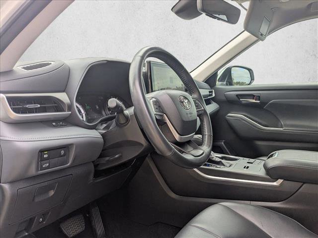 Used 2023 Toyota Highlander XLE image 9