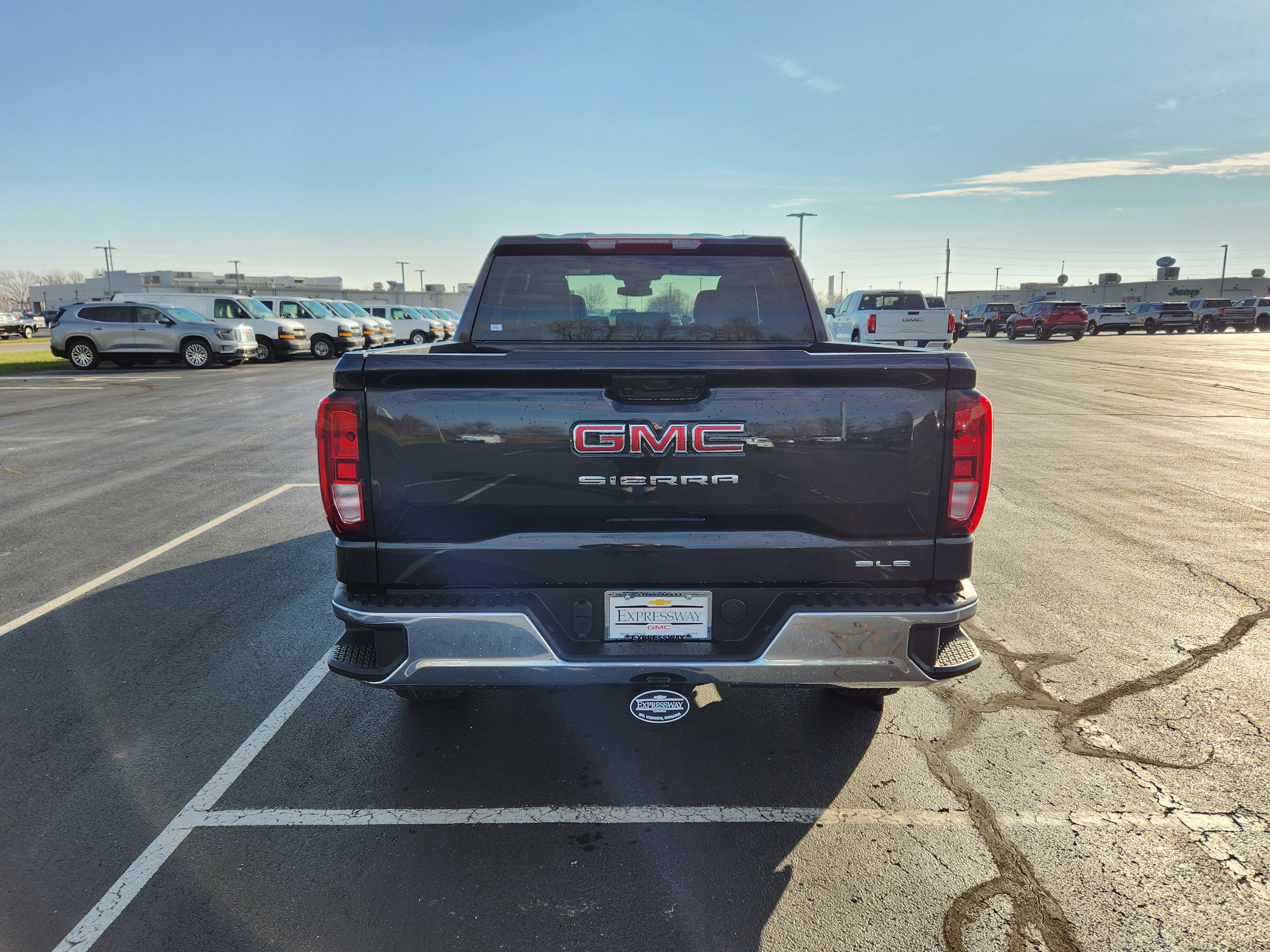 New 2026 GMC Sierra 1500 SLE image 4
