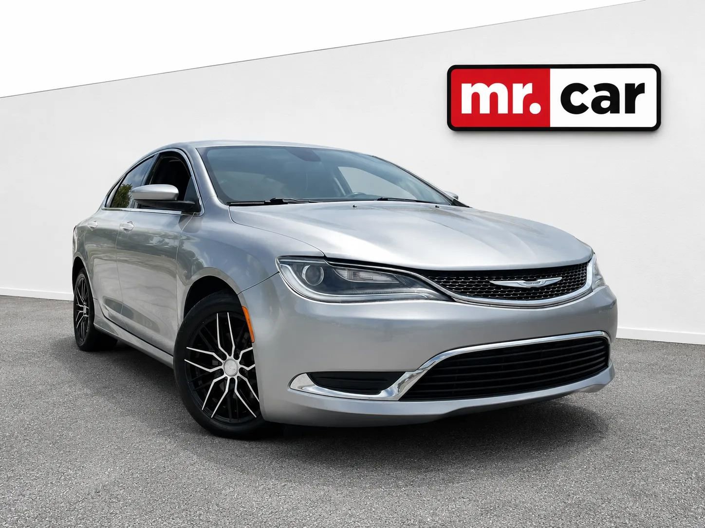Used 2015 Chrysler 200 Limited w/ Convenience Group FWD image 1