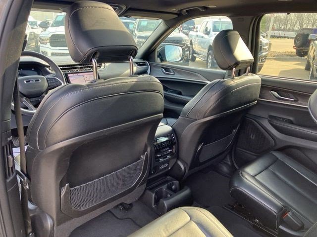 Certified 2024 Jeep Grand Cherokee L Limited w/ Luxury Tech Group II image 11