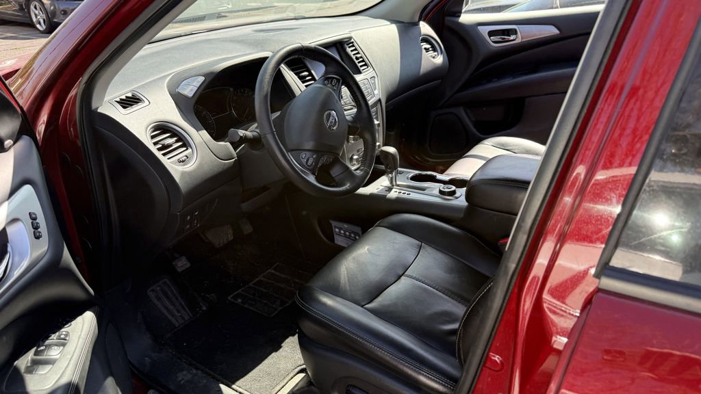 Used 2020 Nissan Pathfinder SL AWD/4WD image 3