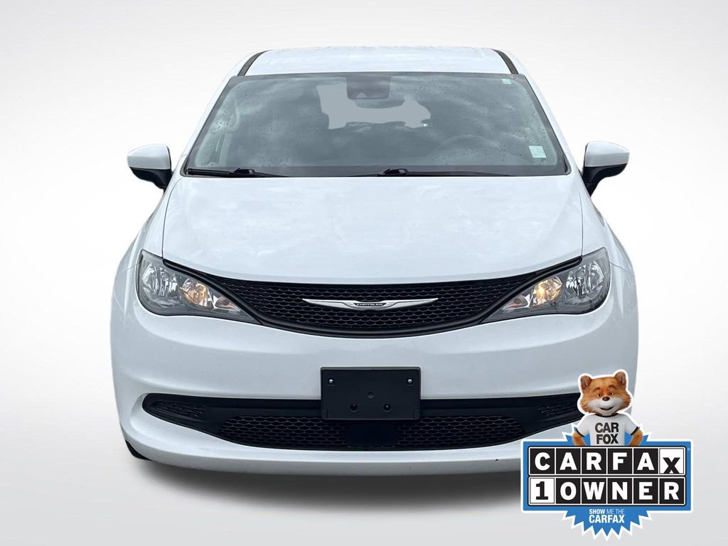 Used 2023 Chrysler Voyager LX image 8