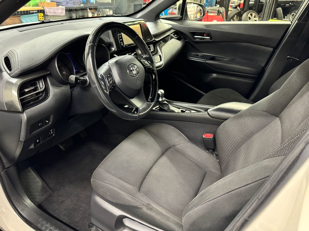 Used 2018 Toyota C-HR XLE image 13
