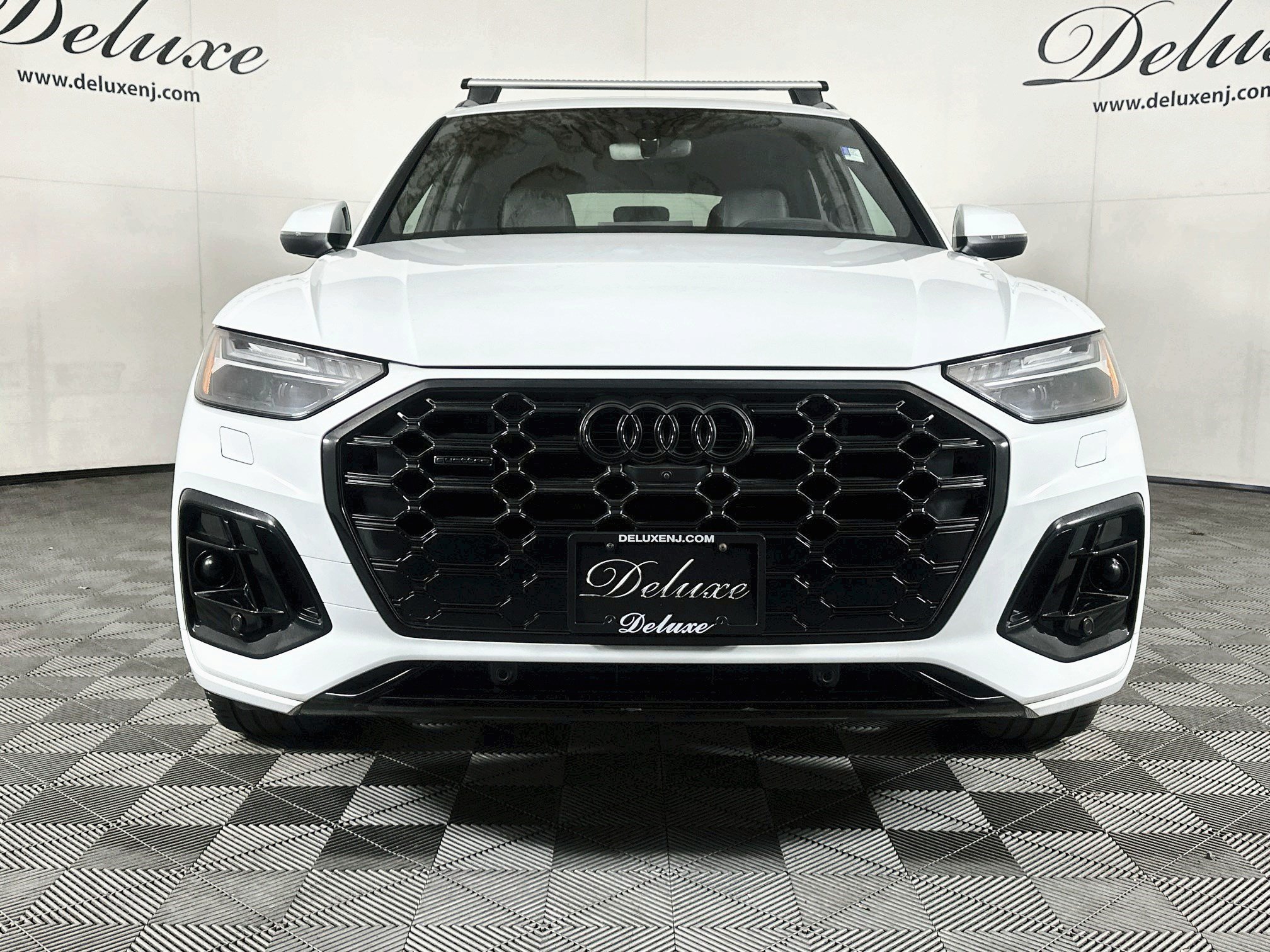 Used 2024 Audi Q5 e Prestige w/ Prestige Package AWD/4WD image 2