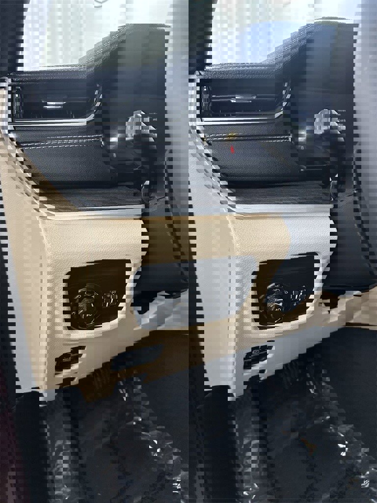 Used 2023 Jeep Grand Cherokee L Limited w/ Trailer Tow Group (B) image 15