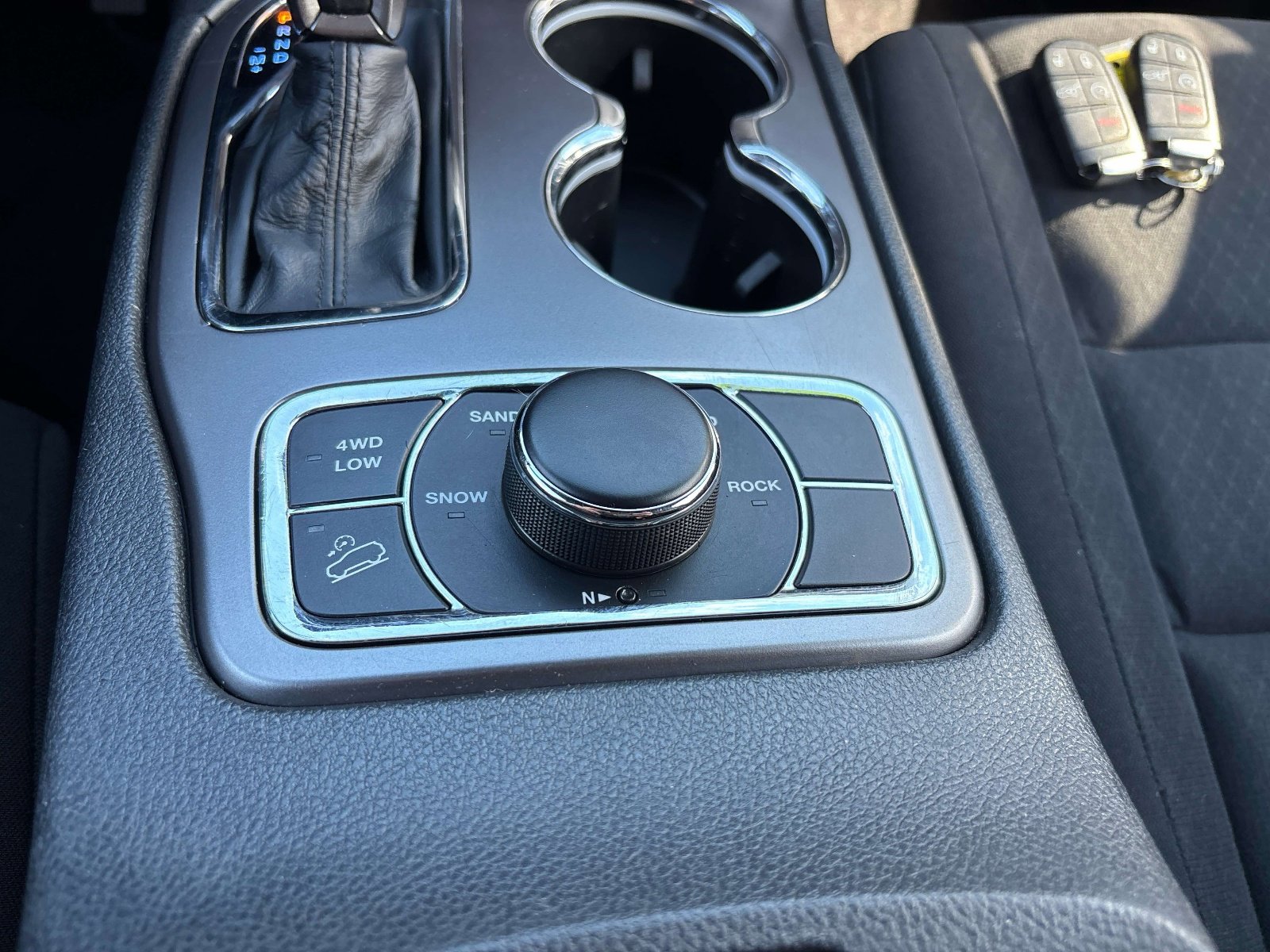 Used 2019 Jeep Grand Cherokee Laredo AWD/4WD image 25