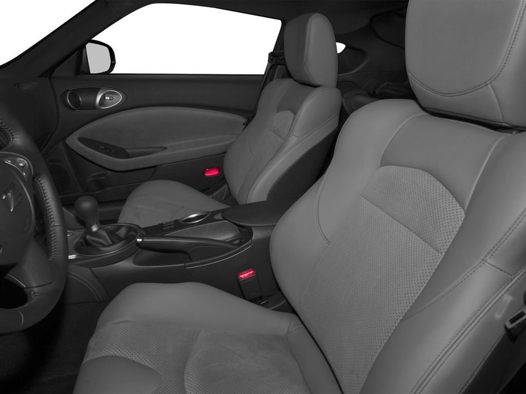 Used 2016 Nissan 370Z Coupe RWD image 6