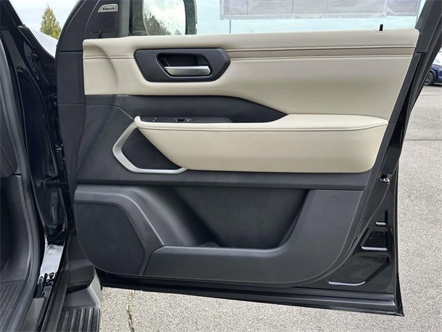 New 2025 Nissan Armada Platinum w/ Convenience Package image 8