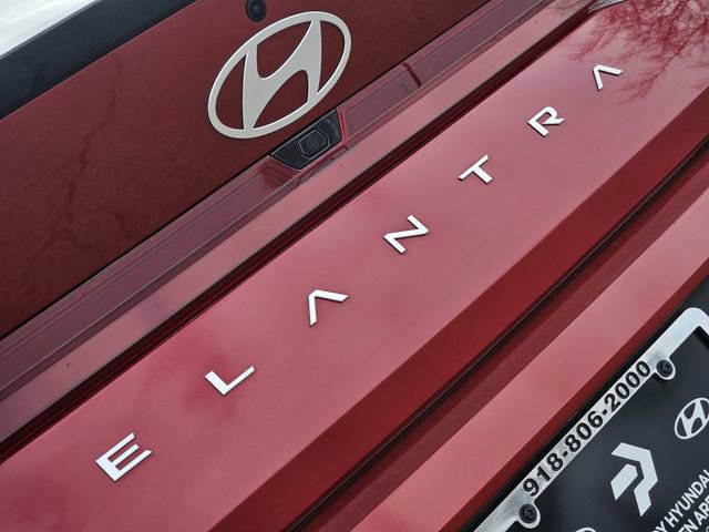 Used 2025 Hyundai Elantra Sport image 7