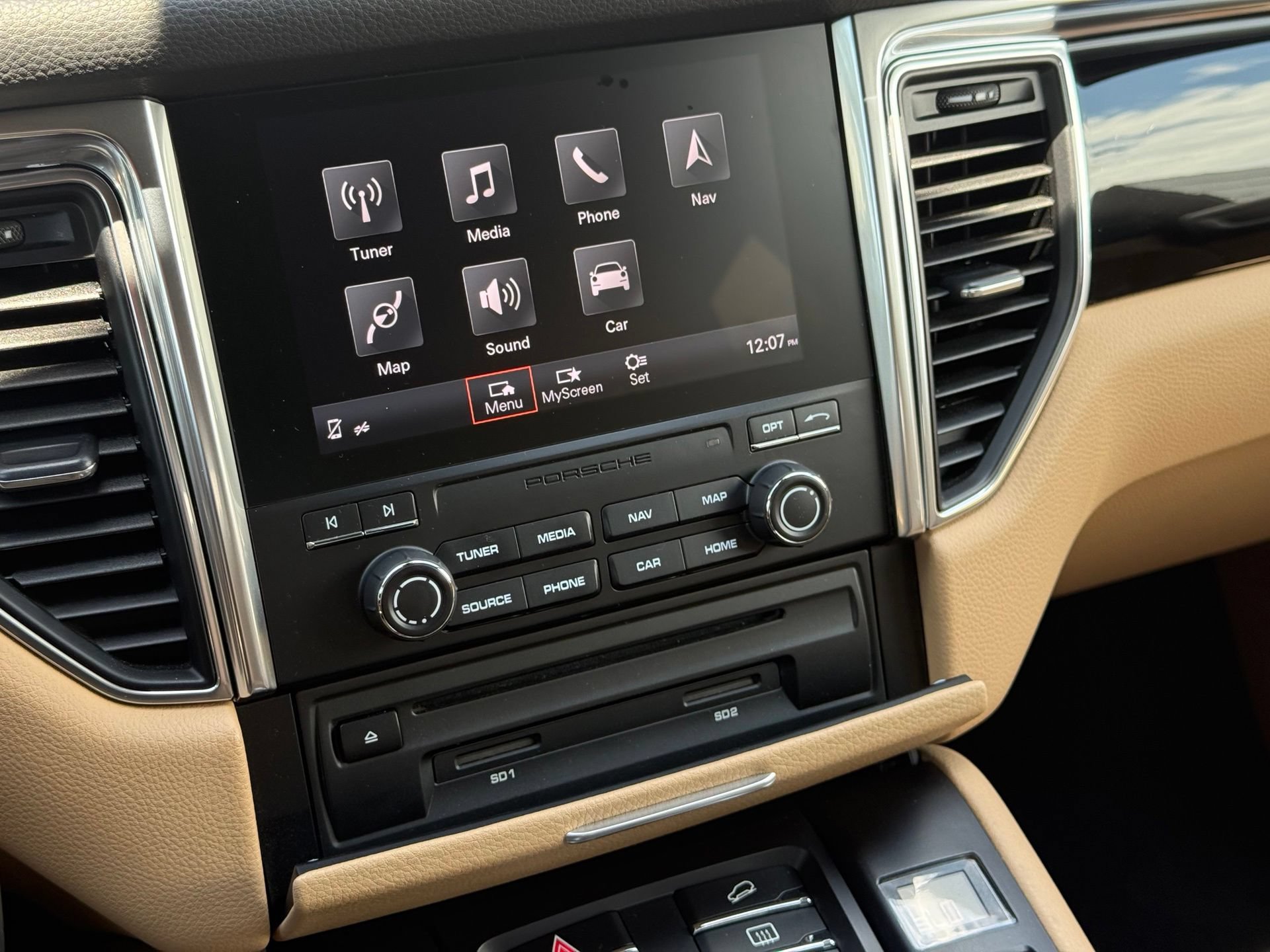 Certified 2017 Porsche Macan AWD/4WD image 19