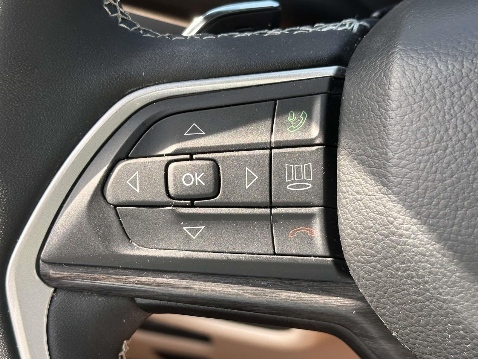 Used 2023 Jeep Grand Cherokee L Limited AWD/4WD image 20