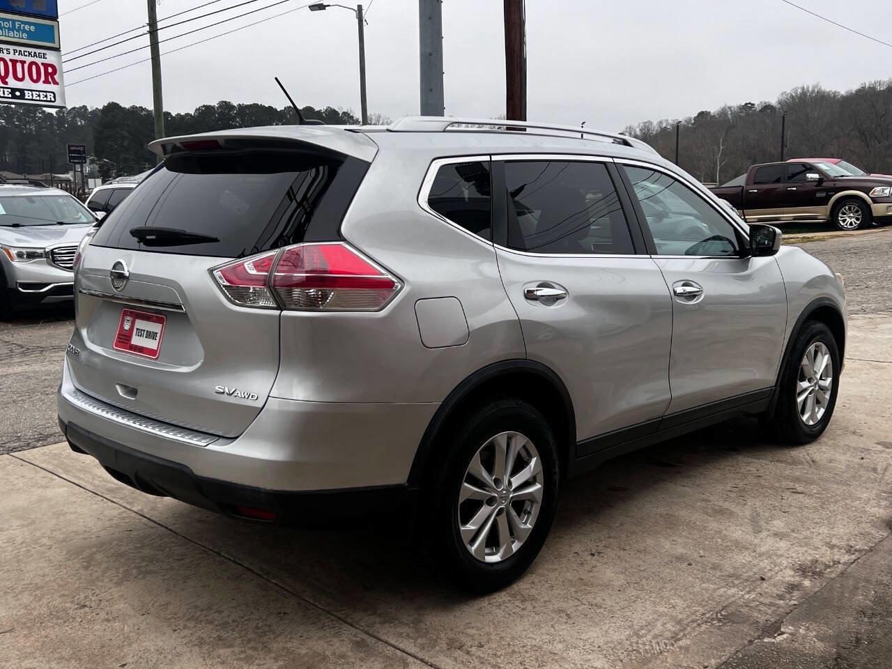Used 2015 Nissan Rogue SV image 6