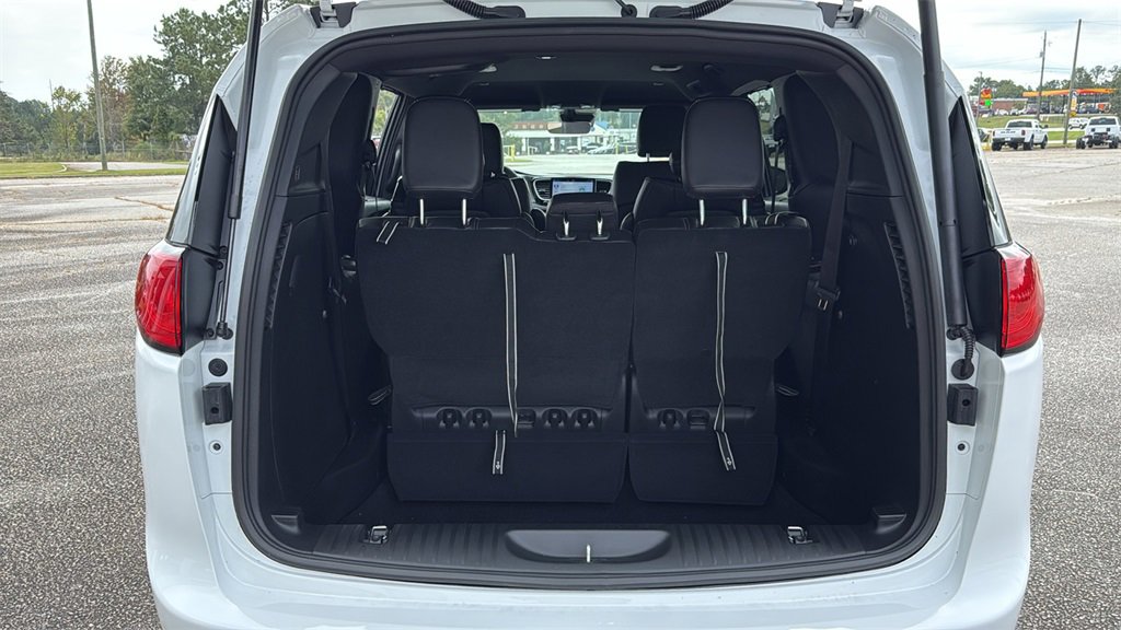 New 2026 Chrysler Voyager LX image 11