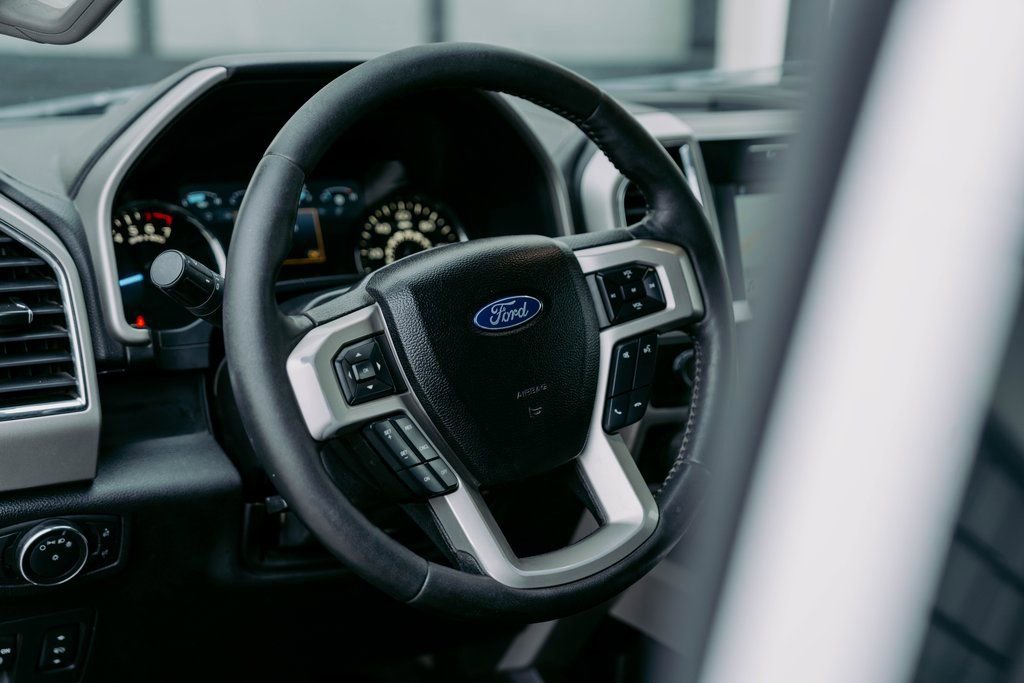 Used 2017 Ford F150 Lariat image 14