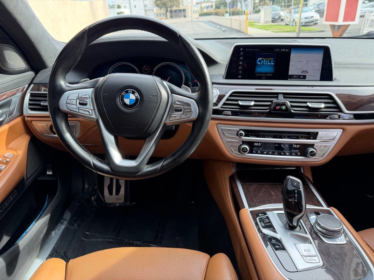 Used 2018 BMW 750i image 10