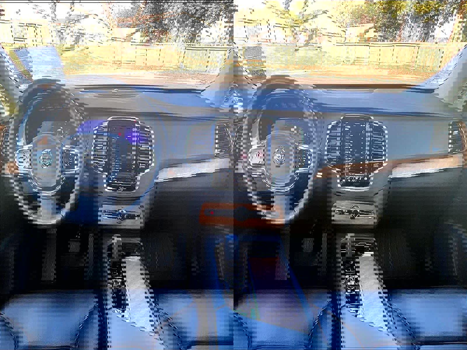 Used 2023 Volvo XC90 B6 Plus w/ Protection Package Premier image 18