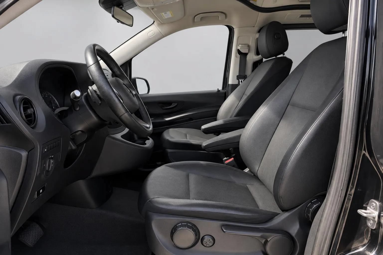 Used 2020 Mercedes-Benz Metris Passenger image 6