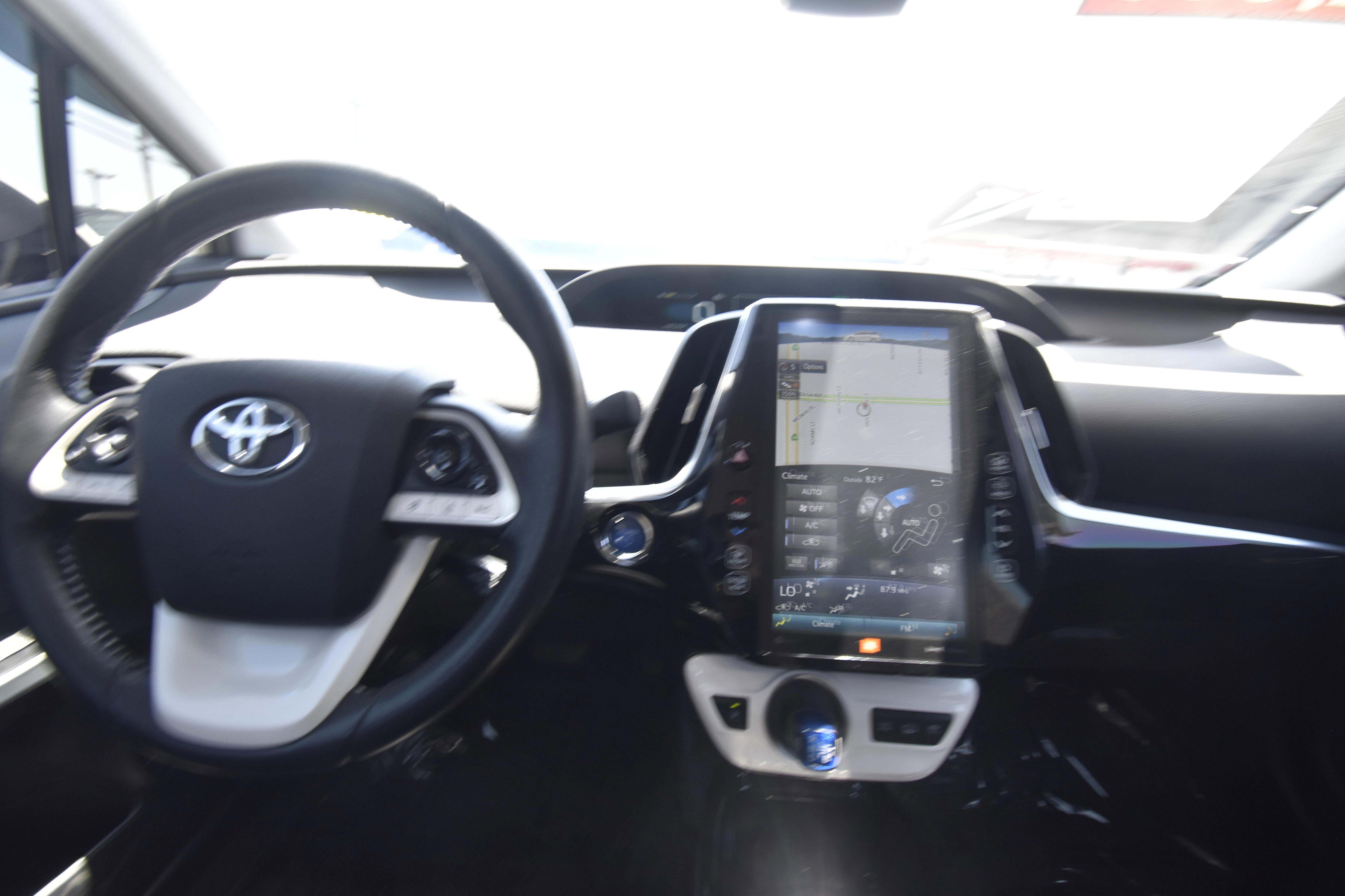 Used 2017 Toyota Prius Prime Advanced w/ Carpet Mat Package image 10