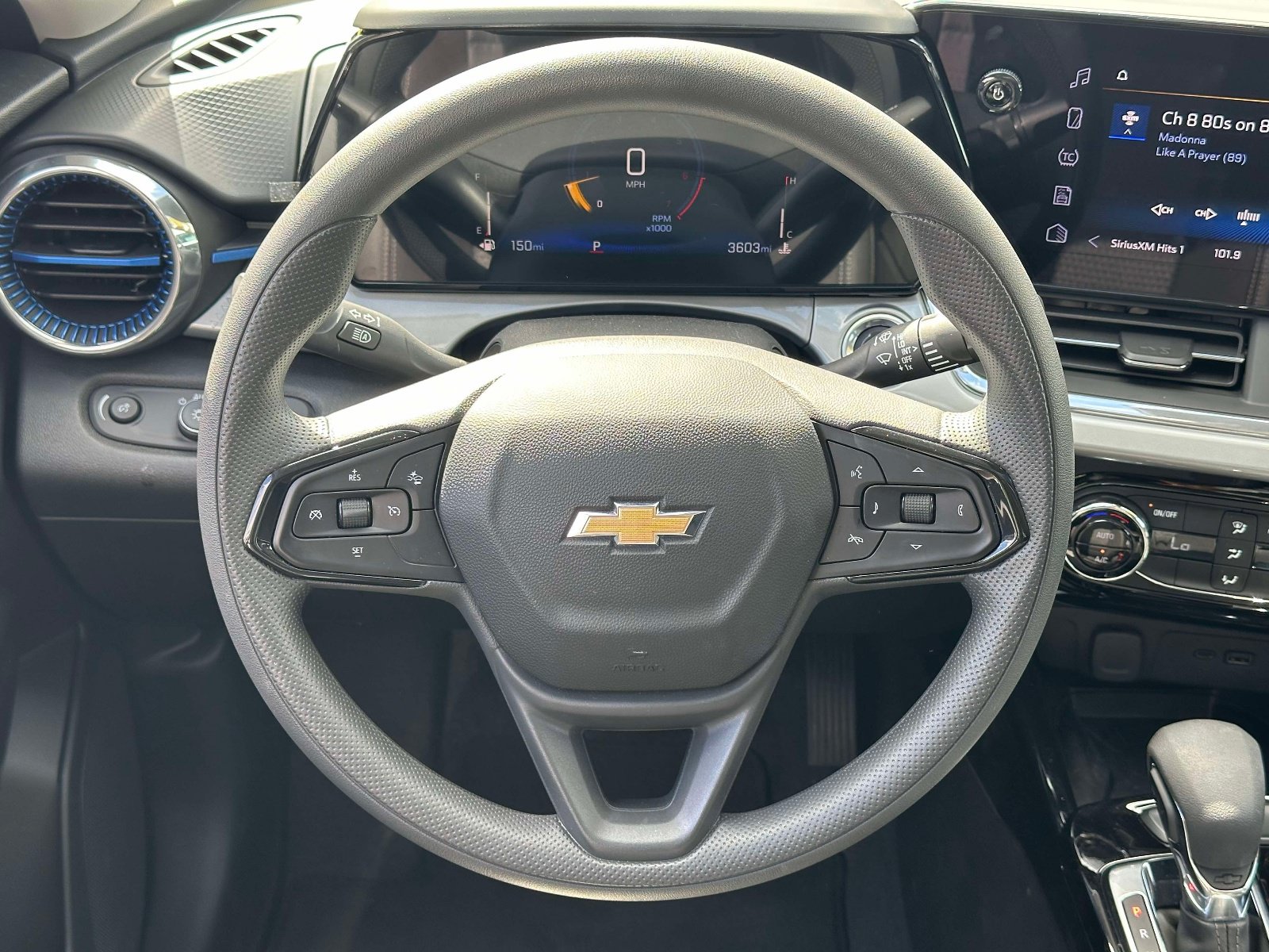 Used 2026 Chevrolet Trax LT w/ Sunroof Package FWD image 14