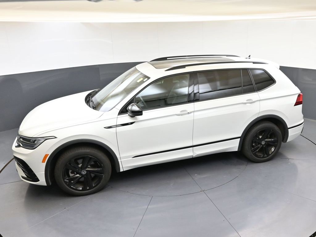 Used 2024 Volkswagen Tiguan SE R-Line image 38