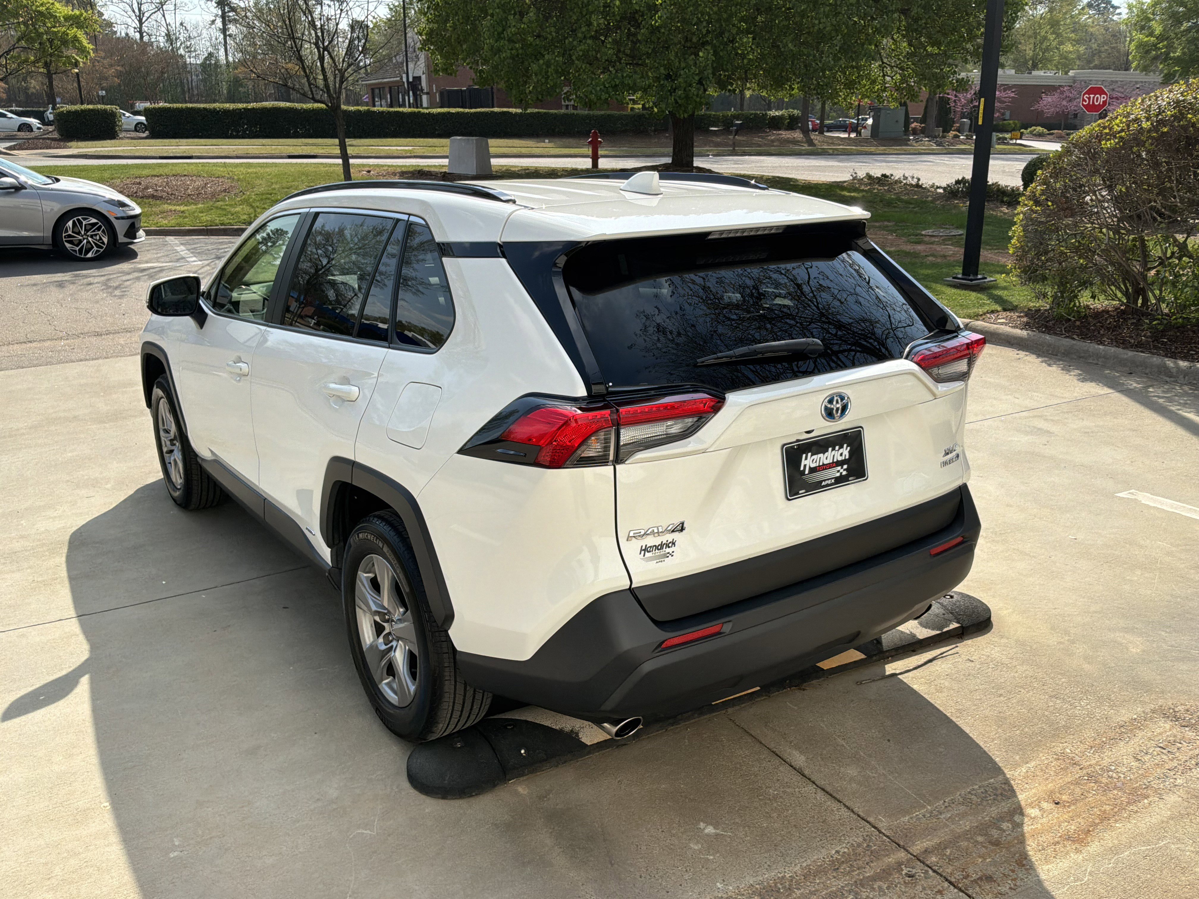 Used 2023 Toyota RAV4 XLE w/ Convenience Package image 10