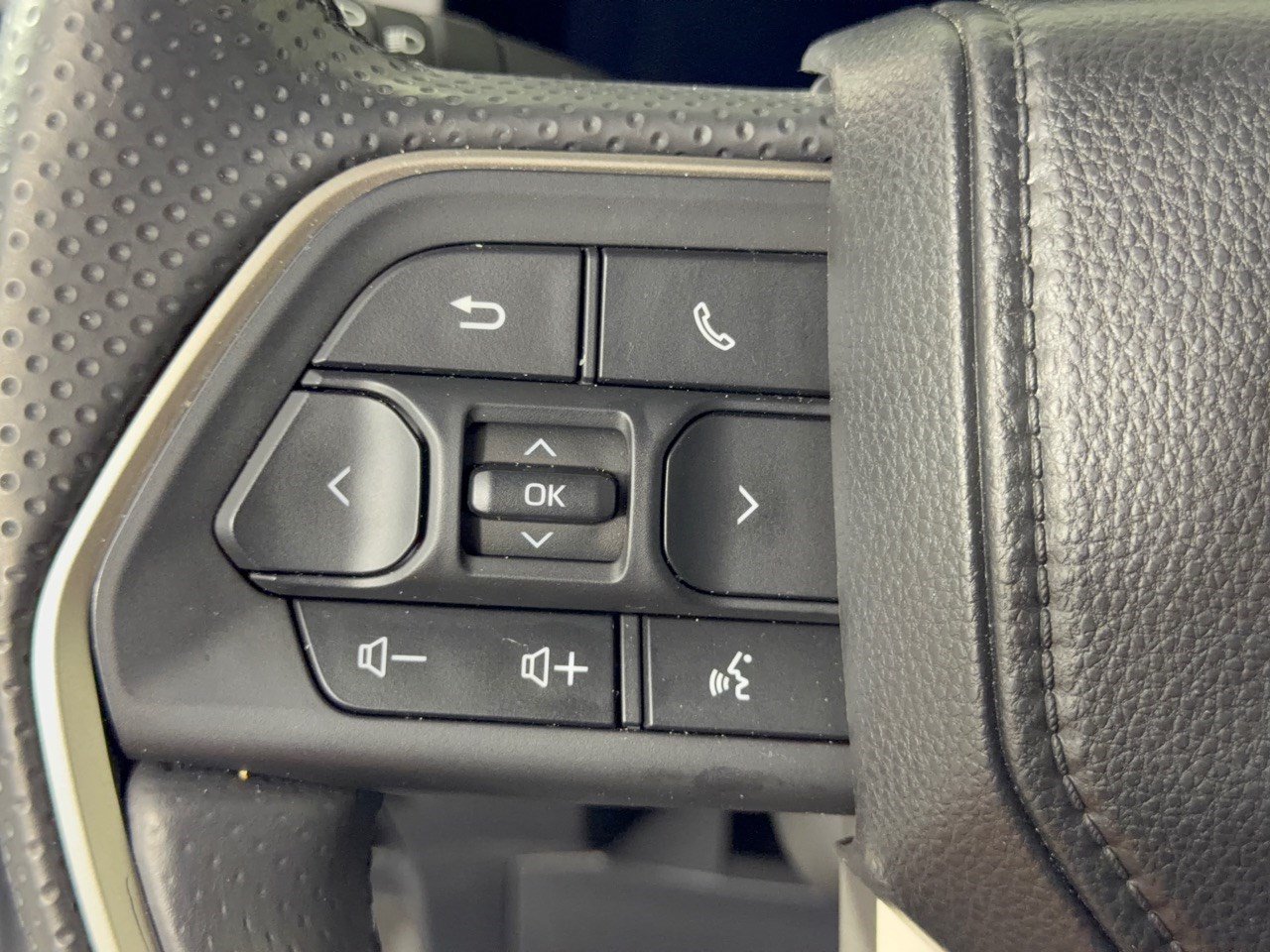 Used 2025 Toyota 4Runner Limited AWD/4WD image 18