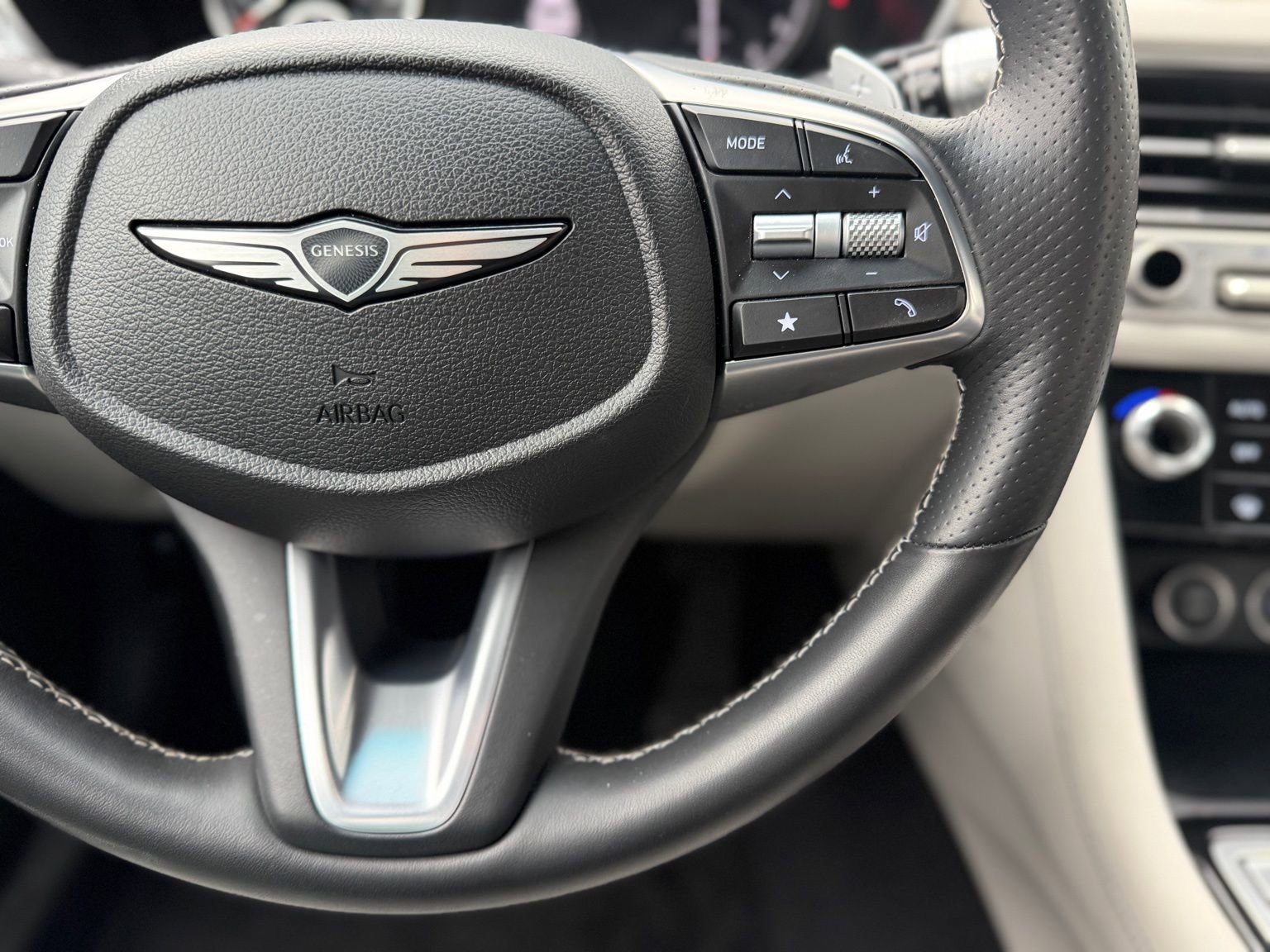 Used 2025 Genesis G70 2.5T image 26