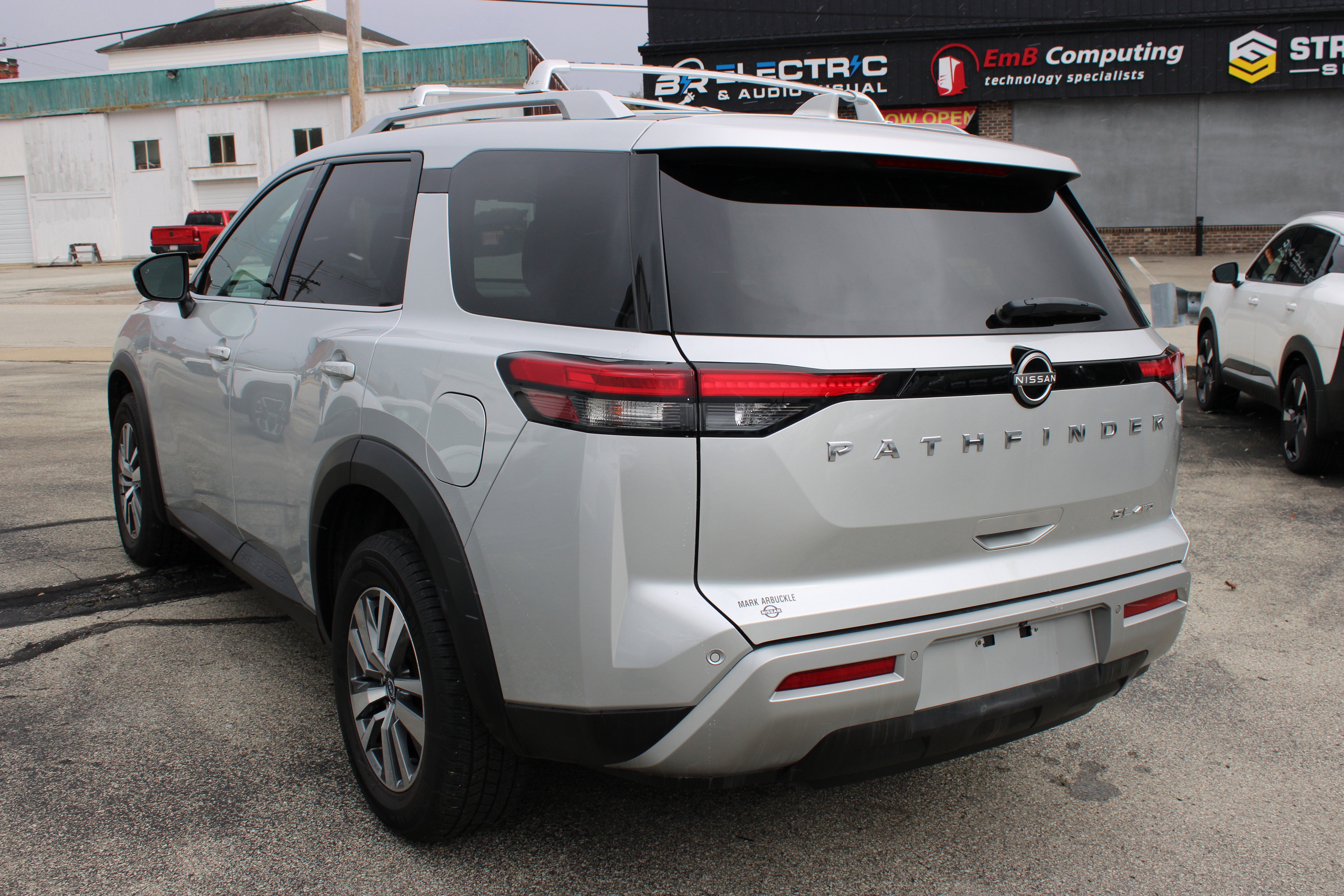 Certified 2023 Nissan Pathfinder SL image 3