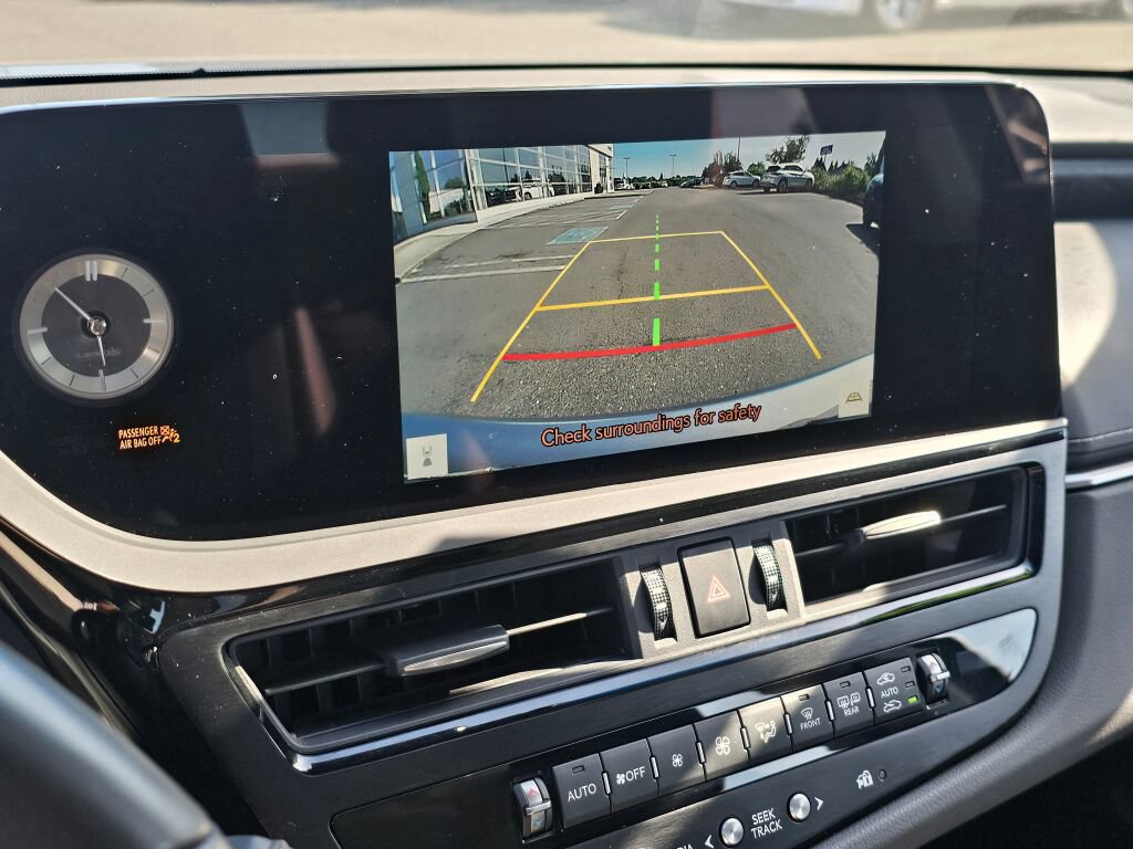 Used 2025 Lexus ES 300h w/ Premium Package FWD image 37
