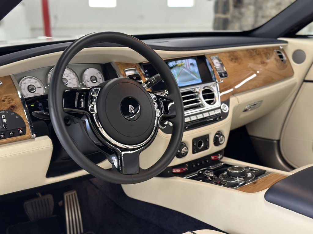 Used 2020 Rolls-Royce Dawn image 15