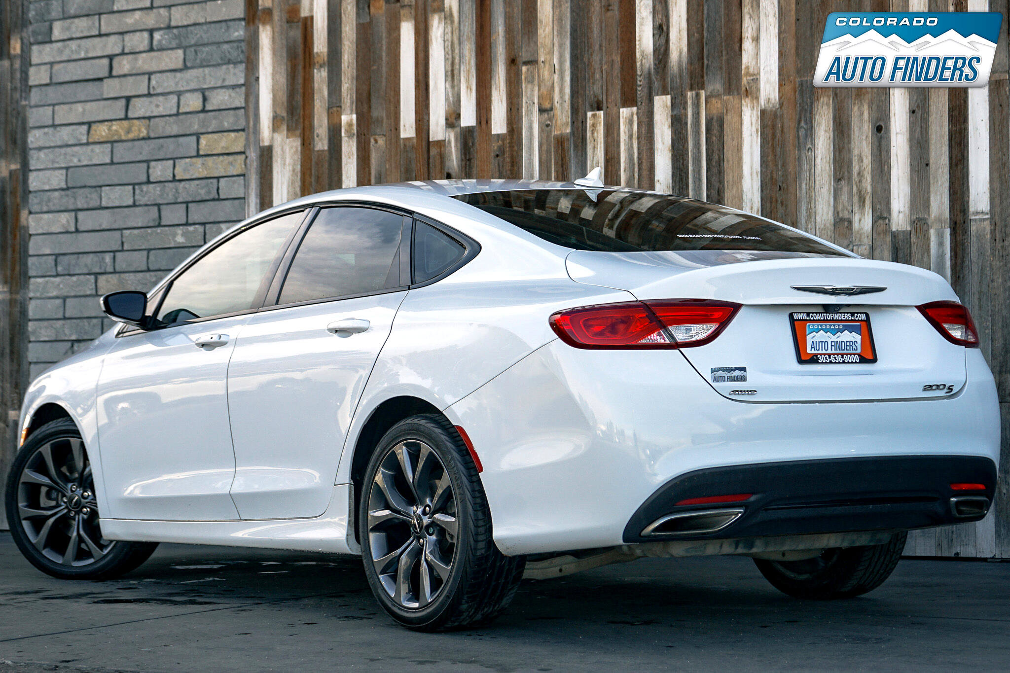 Used 2015 Chrysler 200 S w/ Navigation & Sound Group I image 3