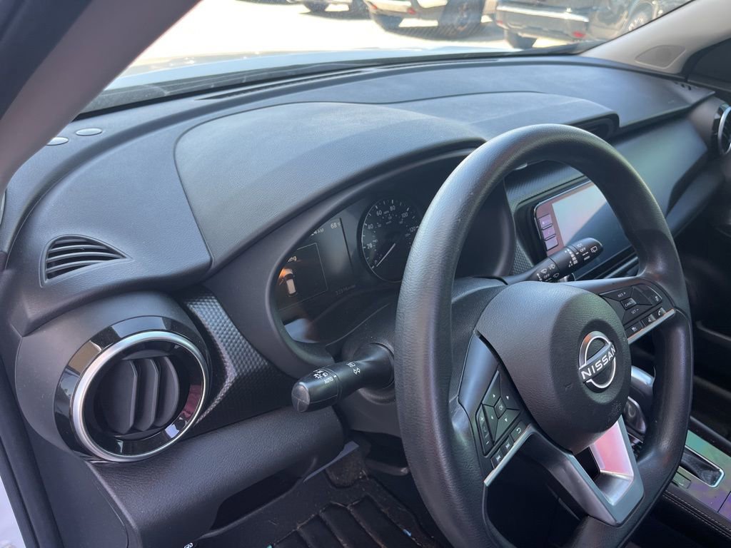 Used 2022 Nissan Kicks SV FWD image 9